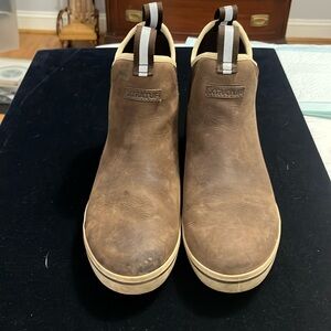 XTRATUF men’s size 8.5 rain snow boot. 1 small blemish by toe. Leather & rubber